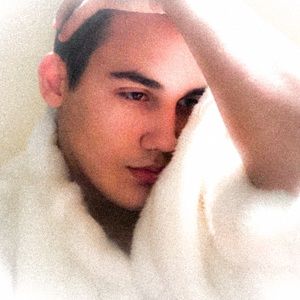 Meet your Posher, Adrian